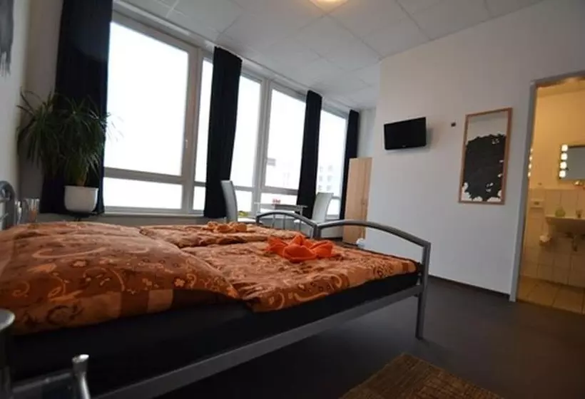 Arena Hostel & Monteurzimmer