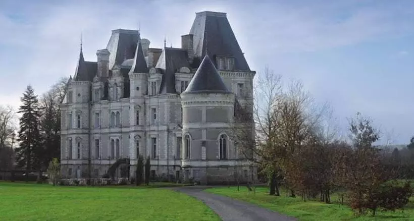 هتل Château De La Tremblaye