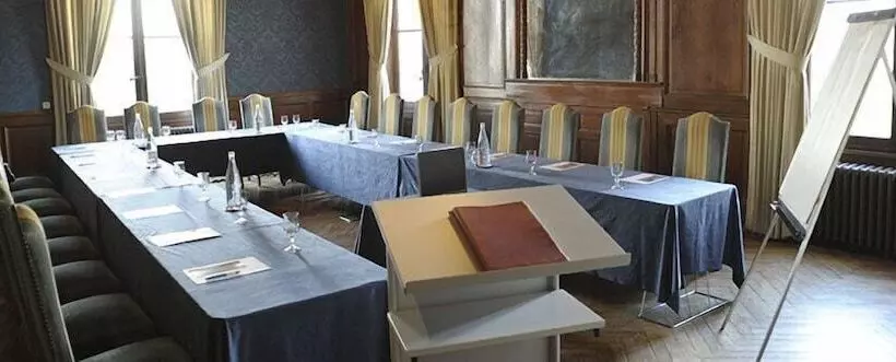 هتل Château De La Tremblaye