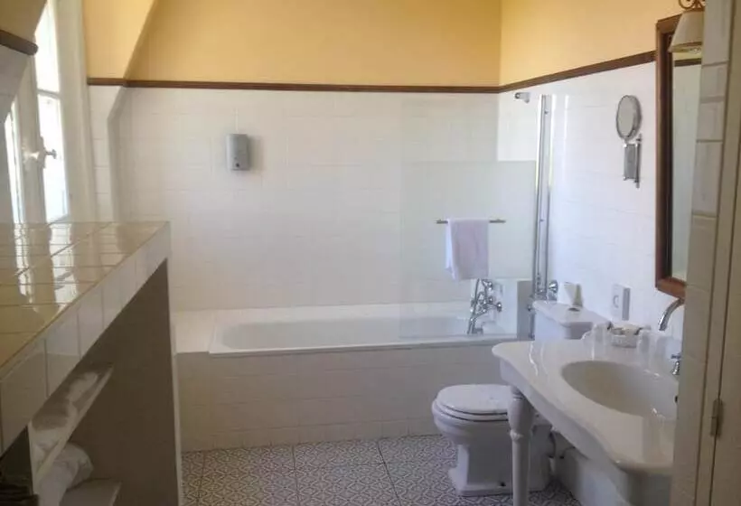 هتل Château De La Tremblaye