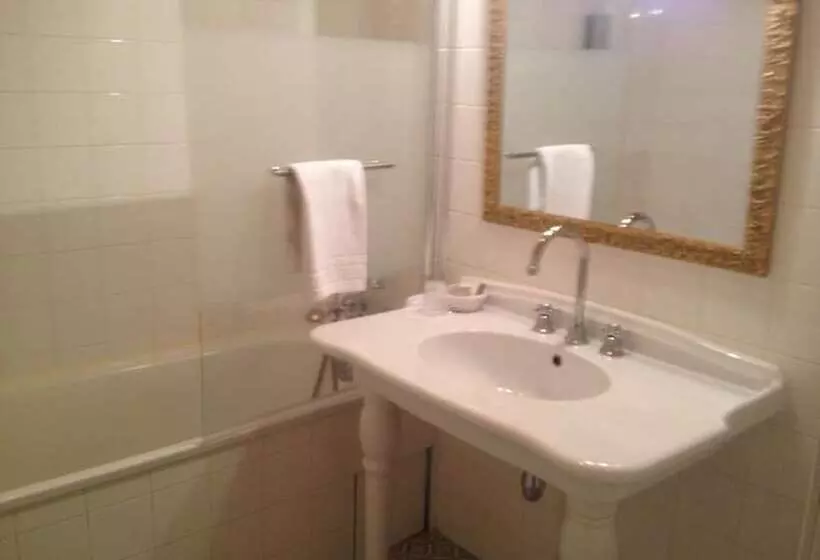 هتل Château De La Tremblaye