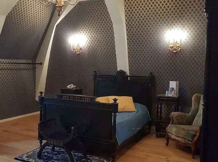 هتل Château De La Tremblaye