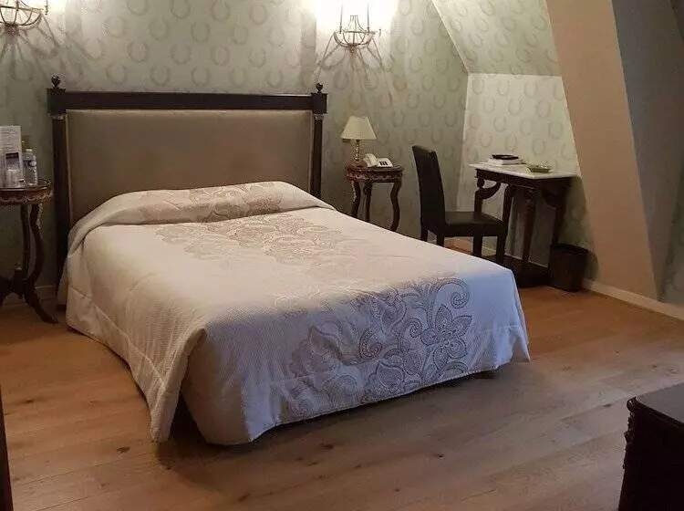 هتل Château De La Tremblaye