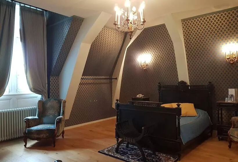 هتل Château De La Tremblaye