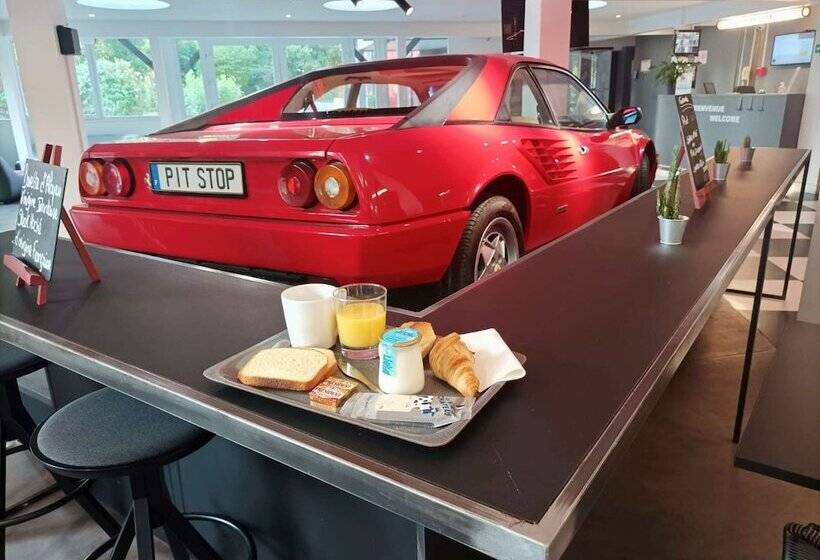 Enzo Hotels Trappes By Kyriad Direct