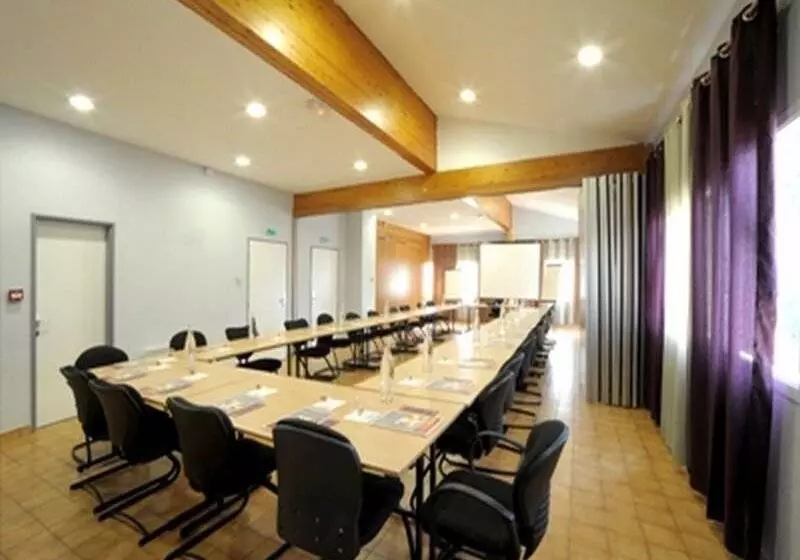 Enzo Hotels Trappes By Kyriad Direct