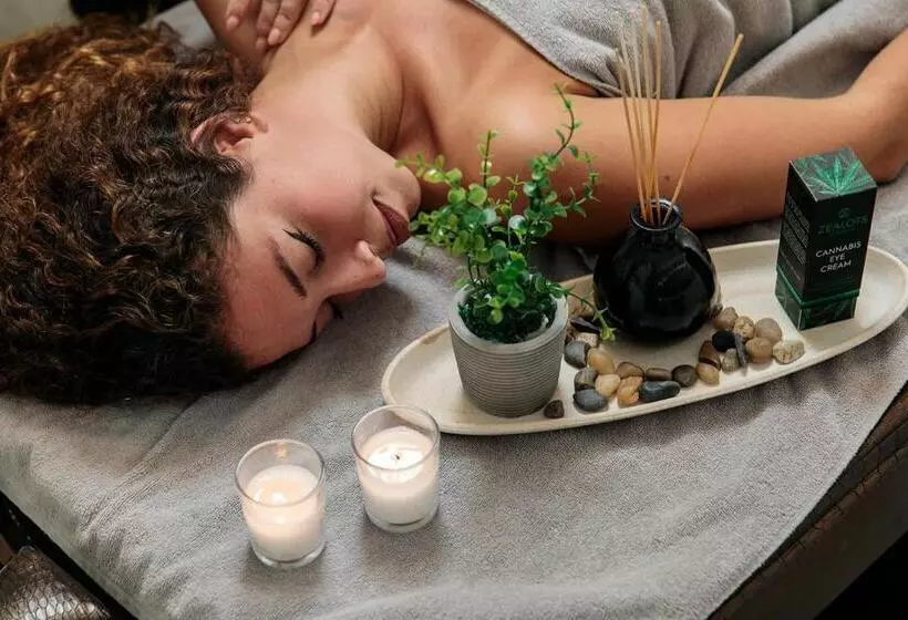 Liana Beach Hotel & Spa