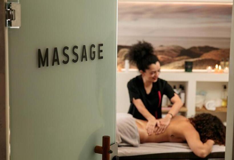 Liana Beach Hotel & Spa