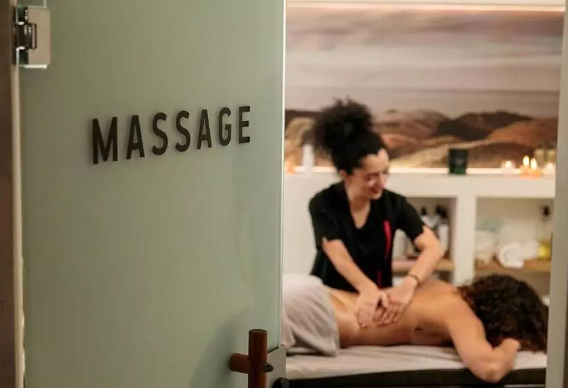 Liana Beach Hotel & Spa