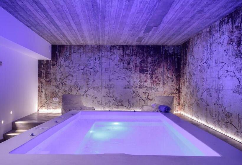 Liana Beach Hotel & Spa