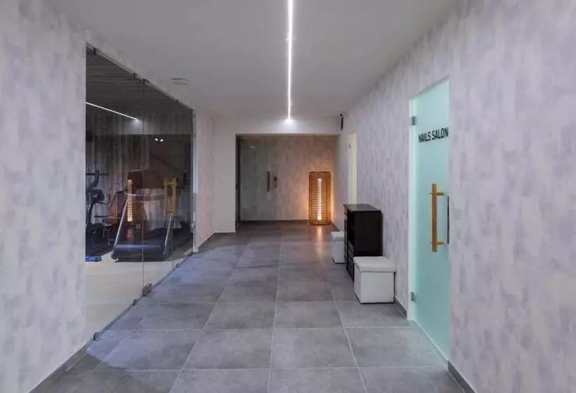 Liana Beach Hotel & Spa