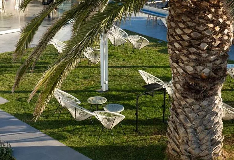 Liana Beach Hotel & Spa