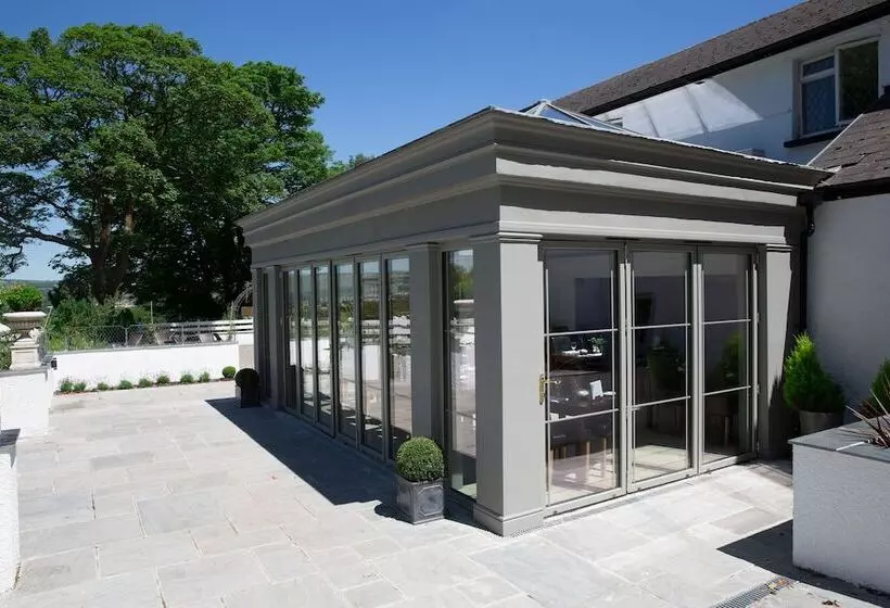 Отель Llechwen Hall