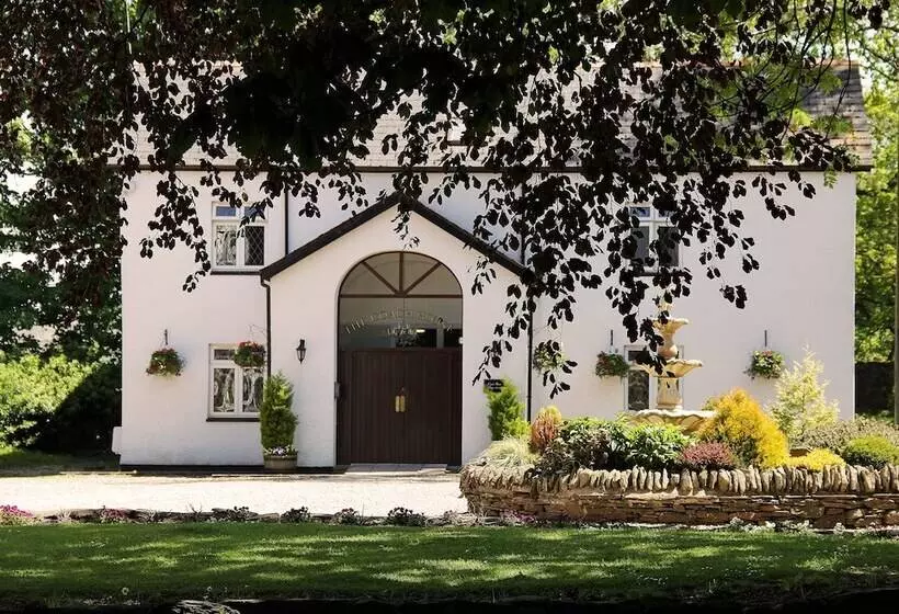 Отель Llechwen Hall