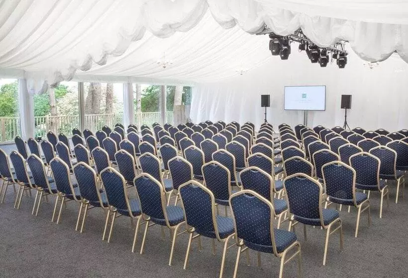 Отель Llechwen Hall