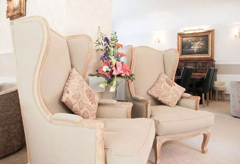 Отель Llechwen Hall