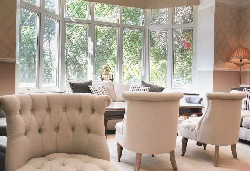 Отель Llechwen Hall