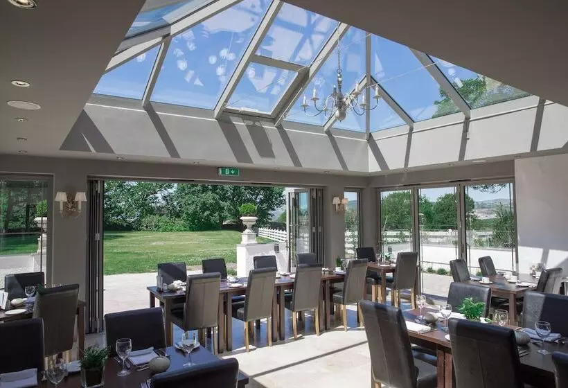 Отель Llechwen Hall