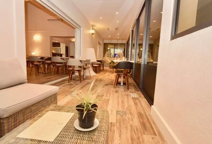 호텔 Hôtel Villa Sophia   Adults Only July And August