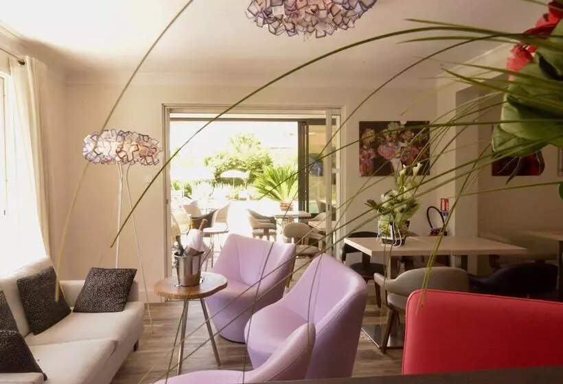 호텔 Hôtel Villa Sophia   Adults Only July And August