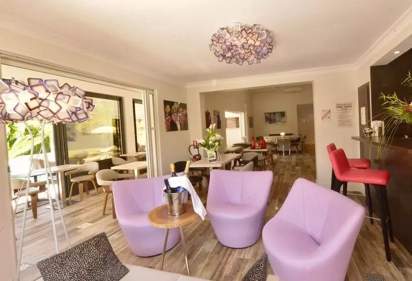 호텔 Hôtel Villa Sophia   Adults Only July And August