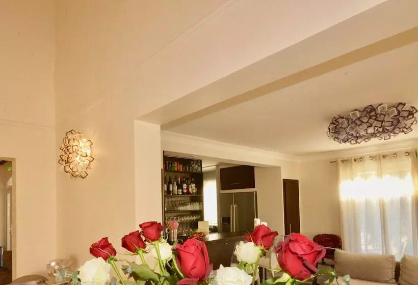 호텔 Hôtel Villa Sophia   Adults Only July And August