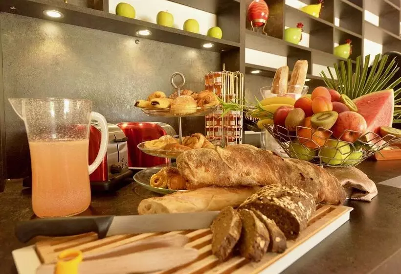 호텔 Hôtel Villa Sophia   Adults Only July And August