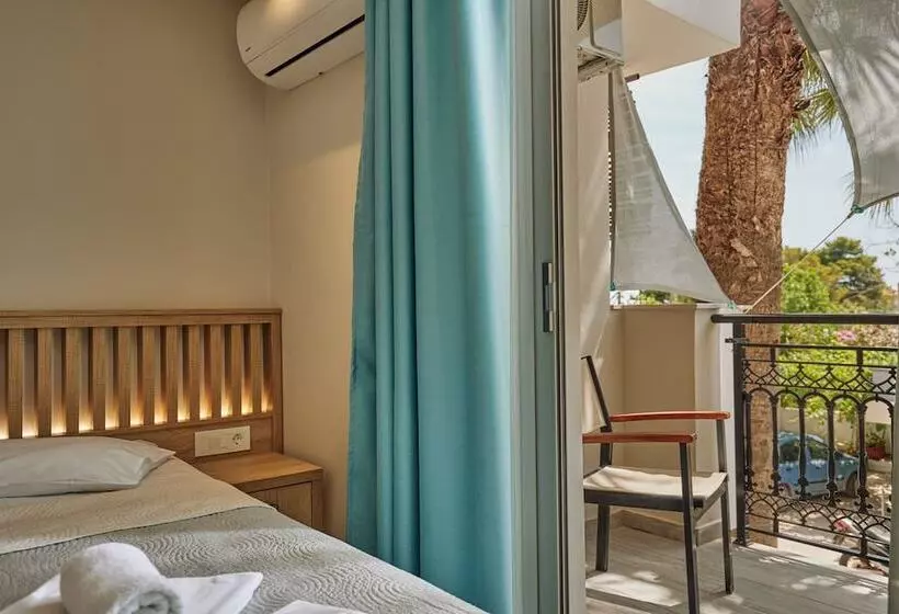 Iniohos Zante Hotel & Suites