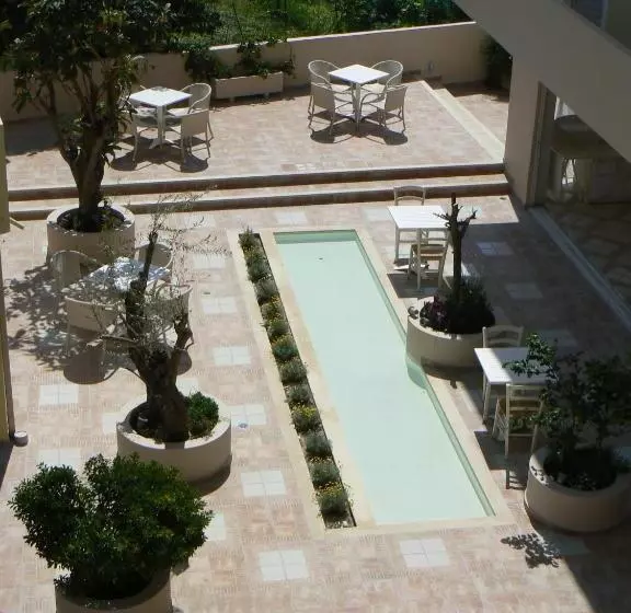 Happyland Hotel Apartments