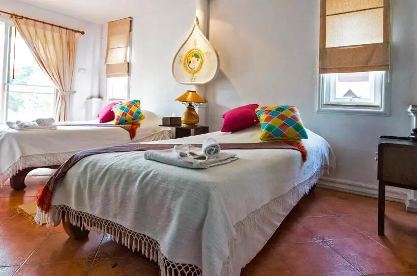 בית מלון כפרי Ayutthaya Garden River Home