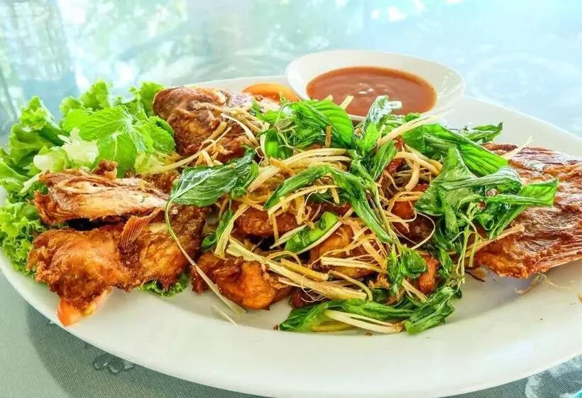 בית מלון כפרי Ayutthaya Garden River Home