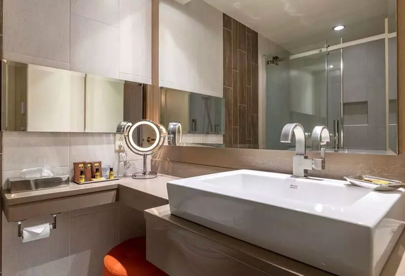 هتل Best Western Plus Edmundston