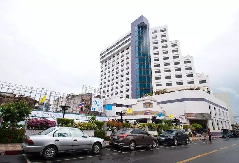 בית מלון כפרי Bp Grand Tower