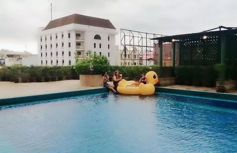 בית מלון כפרי Bp Grand Tower