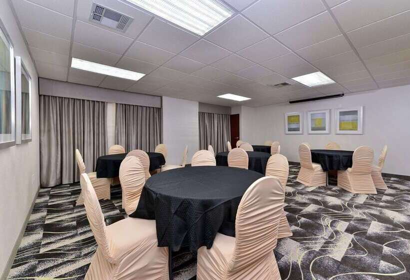 ホテル Comfort Inn & Suites Frisco   Plano