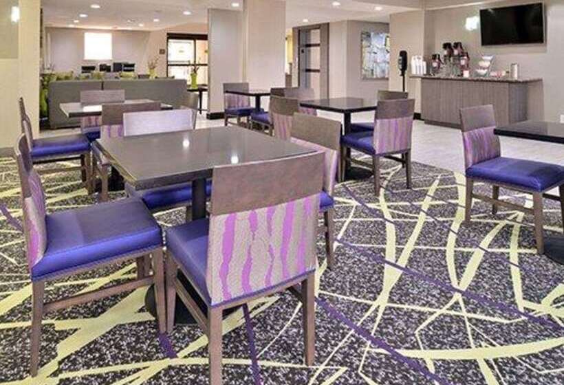 ホテル Comfort Inn & Suites Frisco   Plano