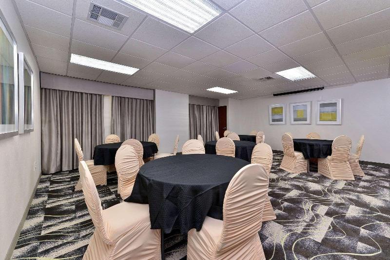 ホテル Comfort Inn & Suites Frisco   Plano