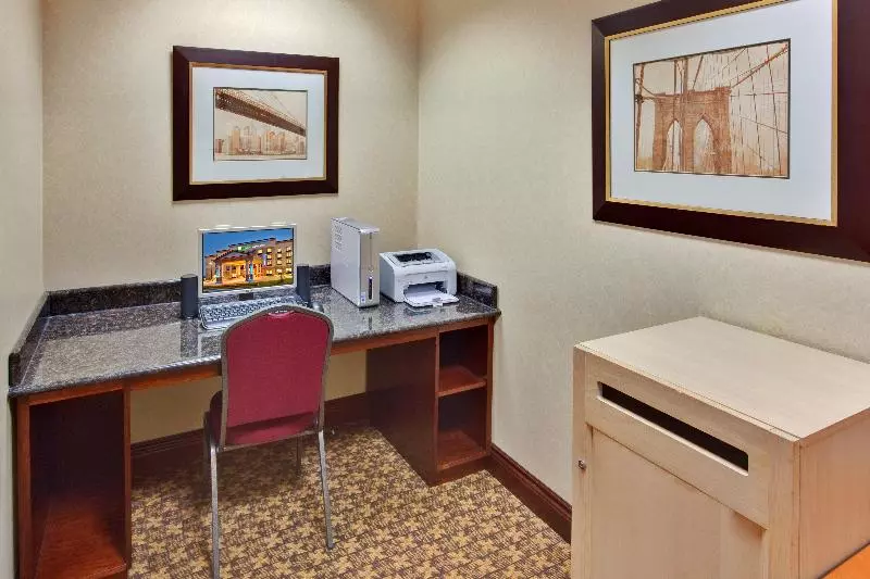 Holiday Inn Express Hotel & Suites Brockville, An Ihg