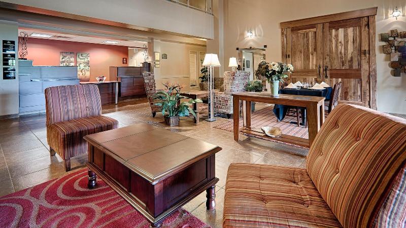 호텔 Quality Inn & Suites