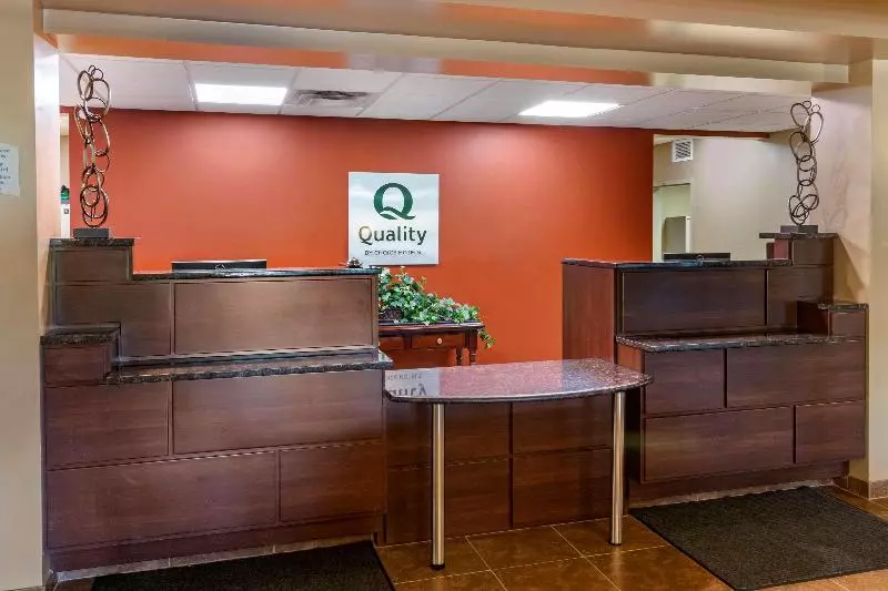 호텔 Quality Inn & Suites