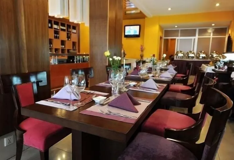 هتل Roma Ritz Huambo