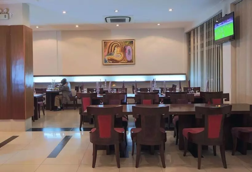 هتل Roma Ritz Huambo