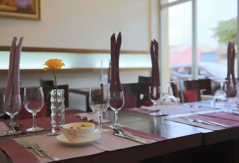 هتل Roma Ritz Huambo