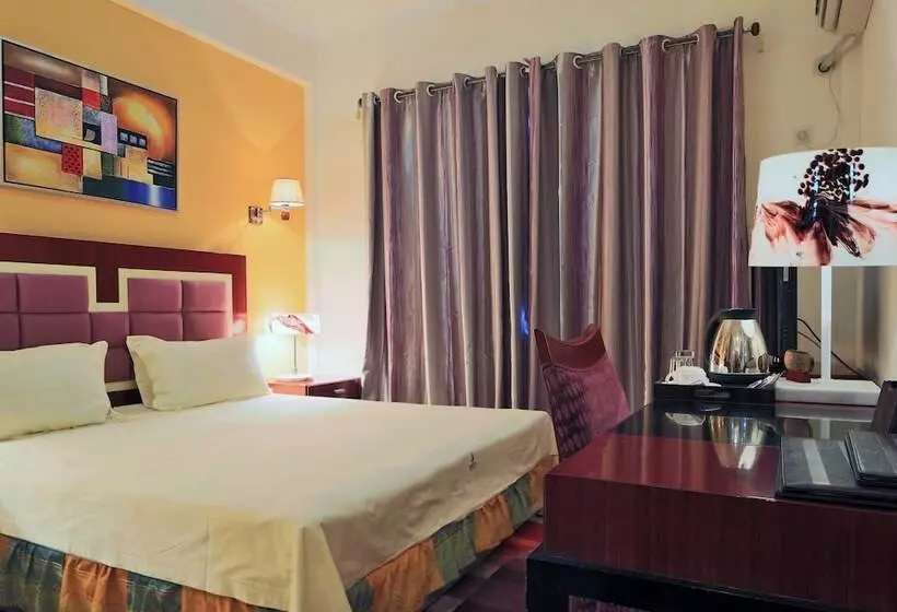 هتل Roma Ritz Huambo