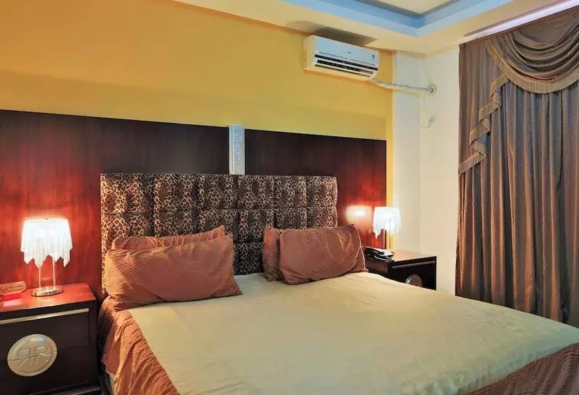هتل Roma Ritz Huambo