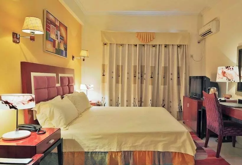 هتل Roma Ritz Huambo