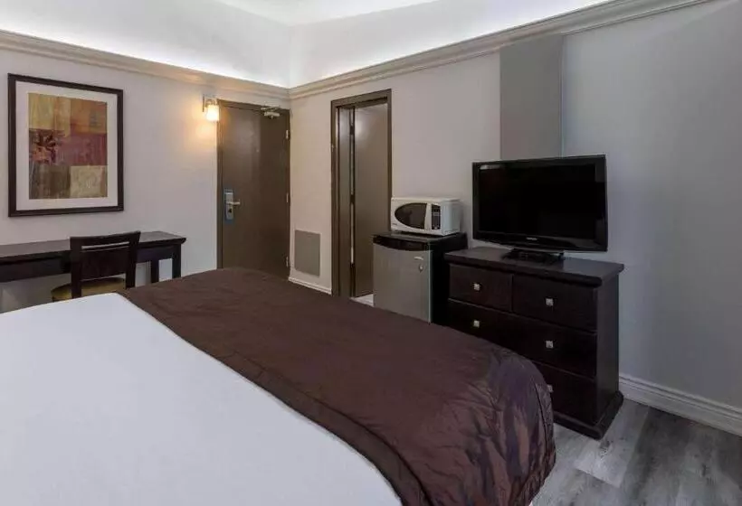 호텔 Travelodge By Wyndham Sarnia