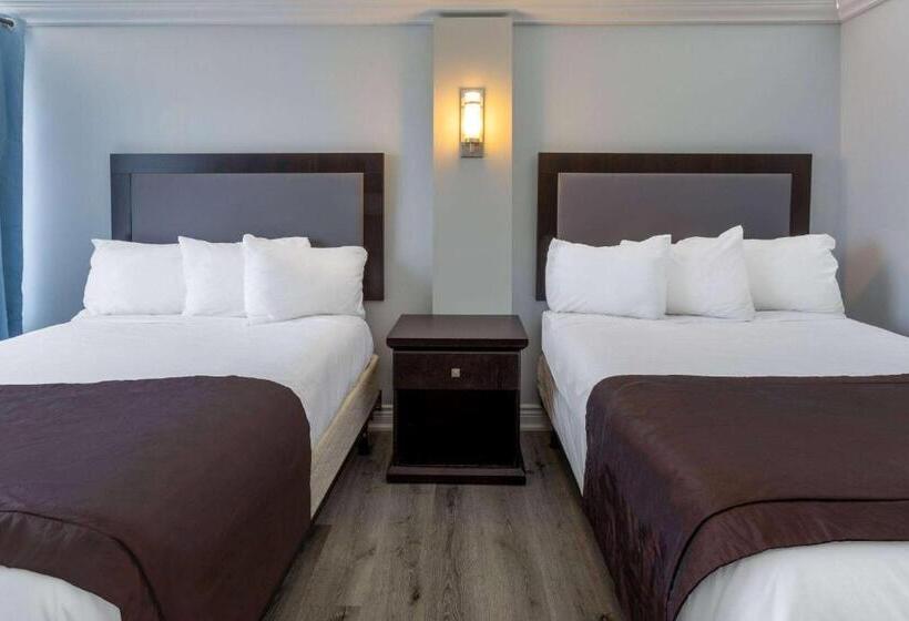 فندق Travelodge By Wyndham Sarnia