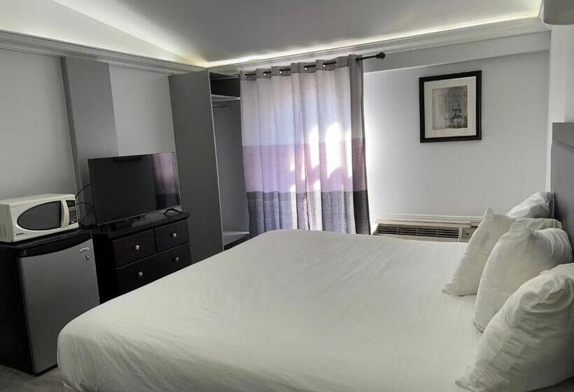 فندق Travelodge By Wyndham Sarnia