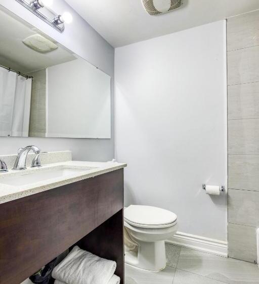 فندق Travelodge By Wyndham Sarnia